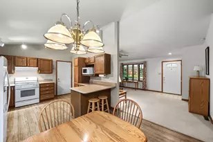 305 Elkwood Ct, Valparaiso, IN 46383 - Photo 6