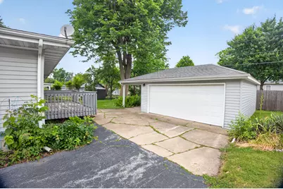 922 E Crestview Court, Crown Point, IN 46307 - Photo 4