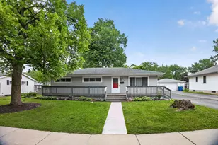 922 E Crestview Ct, Crown Point, IN 46307 - Photo 1