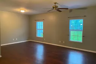 219 Prestwick Dr, Valparaiso, IN 46385 - Photo 2