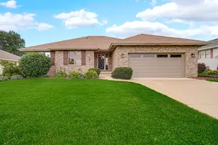 218 Summerhill Dr, Dyer, IN 46311 - Photo 1