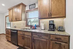 9008 Hess Dr, Highland, IN 46322 - Photo 6