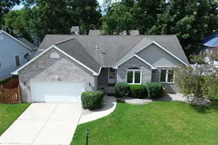 2784 Barberry Dr, Hobart, IN 46342 - Photo 2
