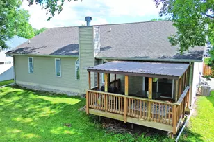 2784 Barberry Dr, Hobart, IN 46342 - Photo 4