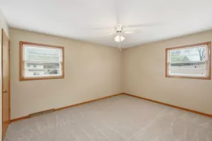 725 W 70th Ave, Merrillville, IN 46410 - Photo 16