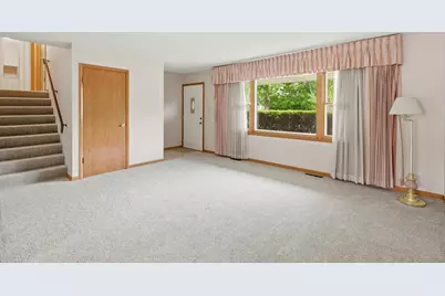 725 W 70th Avenue, Merrillville, IN 46410 - Photo 6