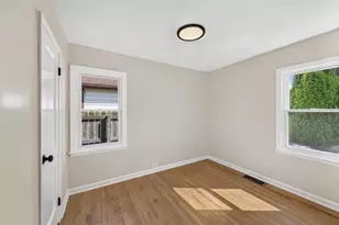 8426 Gordon Dr, Highland, IN 46322 - Photo 12