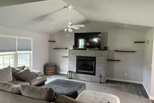 702 19th St SE, Demotte, IN 46310 - Photo 4
