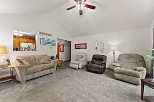 10856 N Makeever Dr E, Demotte, IN 46310 - Photo 4