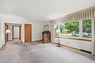 748 N Jay St, Griffith, IN 46319 - Photo 4