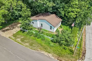 702 N Karwick Rd, Michigan City, IN 46360 - Photo 4