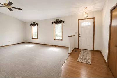 652 W Kolar Drive, La Porte, IN 46350 - Photo 4