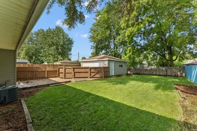 8124 Sycamore Avenue, Highland, IN 46322 - Photo 16