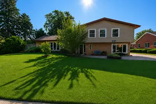 8205 Oakwood Ave, Munster, IN 46321 - Photo 2