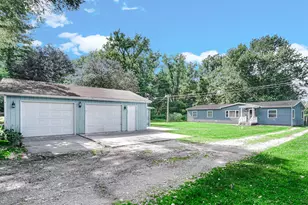 115 Fir St, Walkerton, IN 46574 - Photo 2