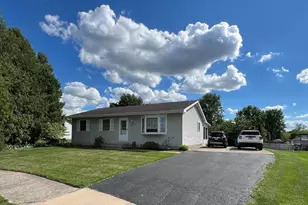 102 Beech Ct, Hebron, IN 46341 - Photo 2