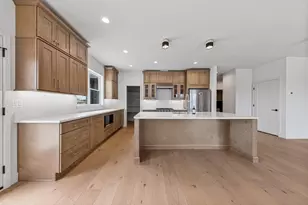 9523 Hook St, Highland, IN 46322 - Photo 8