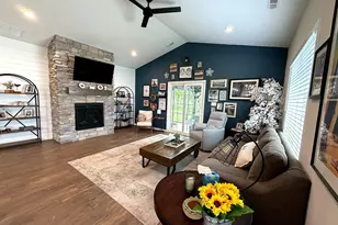 18 Levanno Dr, Crown Point, IN 46307 - Photo 4