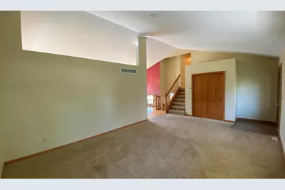303 Pinehurst Court E, Valparaiso, IN 46383 - Photo 10