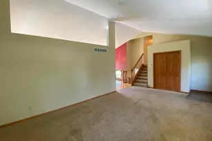 303 Pinehurst Ct E, Valparaiso, IN 46383 - Photo 10