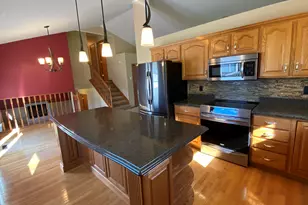 303 Pinehurst Ct E, Valparaiso, IN 46383 - Photo 4