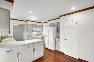 1124 Lisa Ln, Schererville, IN 46375 - Photo 10