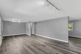7713 Hendricks Pl, Merrillville, IN 46410 - Photo 6