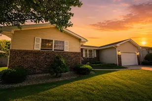 1619 W 95th Ave, Crown Point, IN 46307 - Photo 6