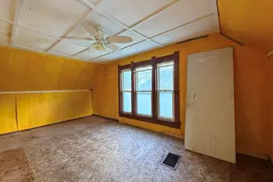 302 E Main St, Medaryville, IN 47957 - Photo 8