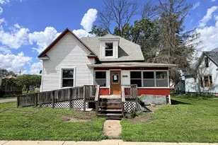 302 E Main St, Medaryville, IN 47957 - Photo 1