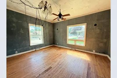 302 E Main Street, Medaryville, IN 47957 - Photo 10