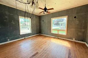 302 E Main St, Medaryville, IN 47957 - Photo 10