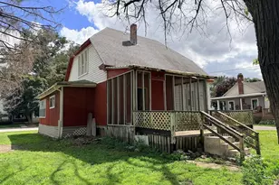 302 E Main St, Medaryville, IN 47957 - Photo 16