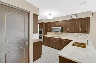2208 Wynnewood Dr, Valparaiso, IN 46385 - Photo 8