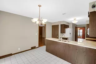 2208 Wynnewood Dr, Valparaiso, IN 46385 - Photo 10