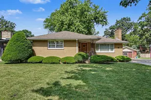 8510 Crestwood Ave, Munster, IN 46321 - Photo 4