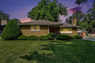 8510 Crestwood Ave, Munster, IN 46321 - Photo 2