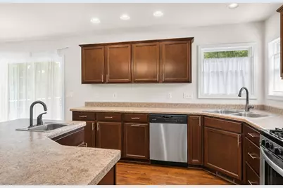 610 19th Street SE, Demotte, IN 46310 - Photo 4
