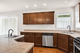 610 19th St SE, Demotte, IN 46310 - Photo 4