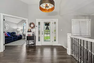 915 Betty Ln, Crown Point, IN 46307 - Photo 4