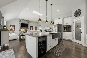 915 Betty Ln, Crown Point, IN 46307 - Photo 8