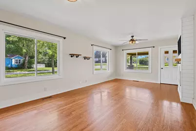 124 6th Street SE, Demotte, IN 46310 - Photo 4