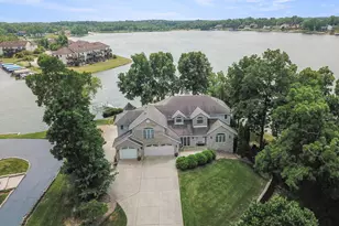 1739 Beachview Ct, Crown Point, IN 46307 - Photo 4