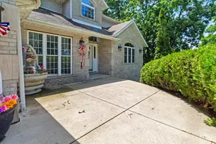 1739 Beachview Ct, Crown Point, IN 46307 - Photo 6