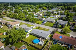 415 Saginaw Dr, Valparaiso, IN 46385 - Photo 4