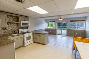 810 1/2 Woodland Terrace, Valparaiso, IN 46383 - Photo 16