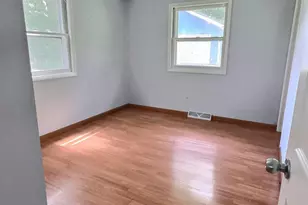 200 Donovan Dr, Valparaiso, IN 46385 - Photo 10