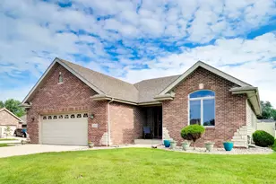 2615 43rd St, Highland, IN 46322 - Photo 2