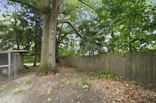 910 E 6th St, Hobart, IN 46342 - Photo 18