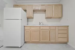 910 E 6th St, Hobart, IN 46342 - Photo 6
